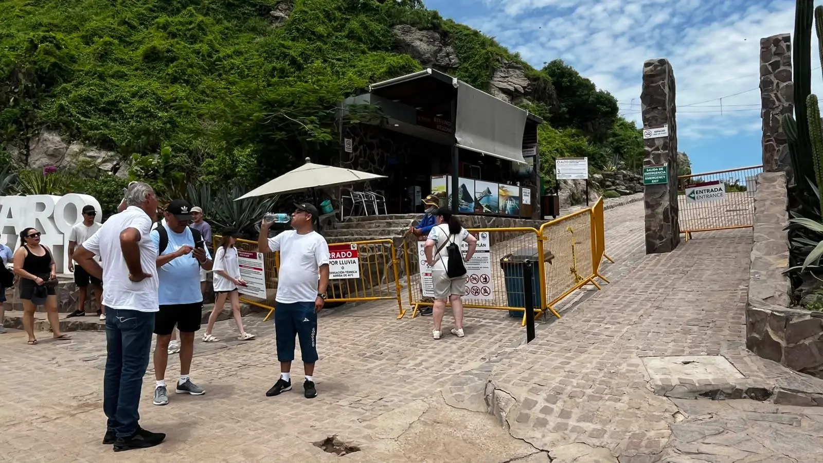 $!Cierran el acceso al Faro de Mazatlán por altas temperaturas