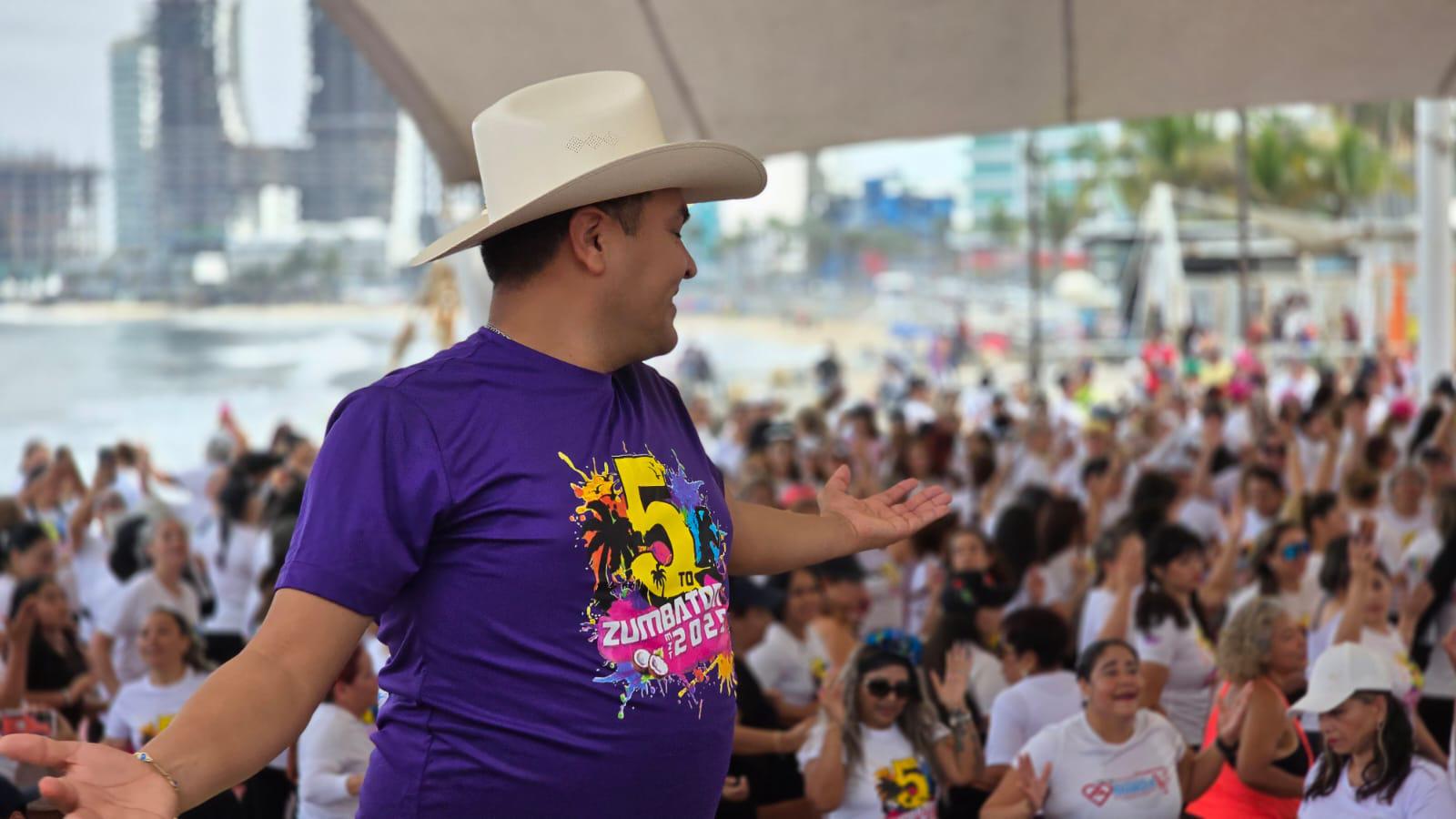 $!Más de 700 personas acuden al quinto Zumbathon, en Playa Norte