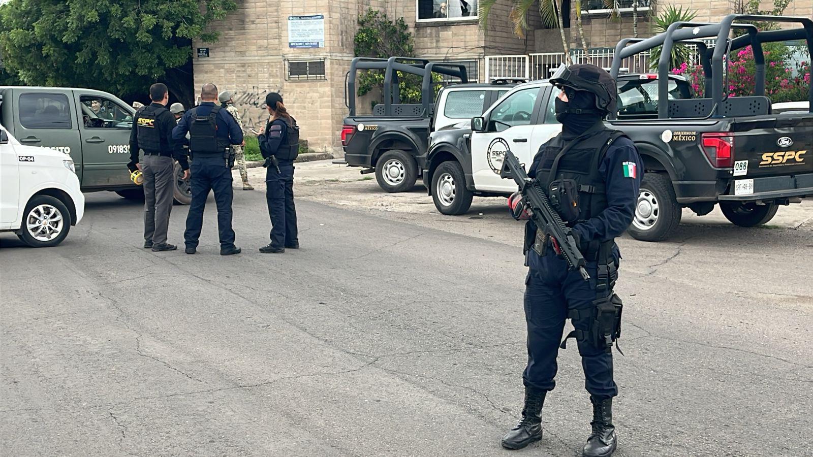 $!Abandonan restos humanos envueltos en plástico en la colonia La Campiña, Culiacán