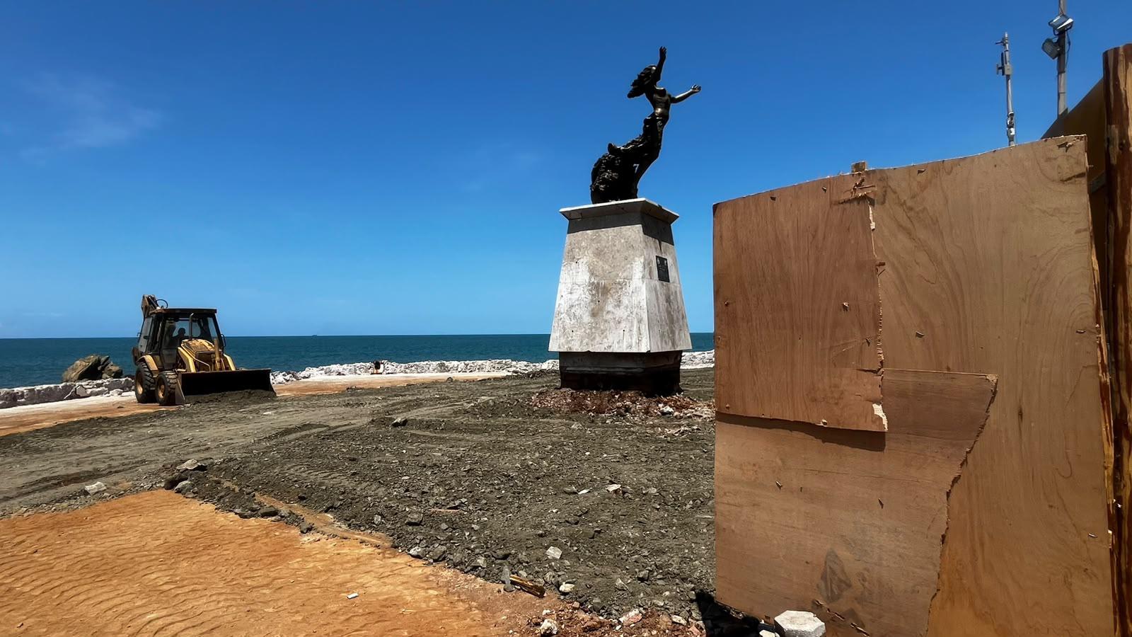 $!Prevén que reparación de socavón en el Malecón de Mazatlán dure aproximadamente dos meses