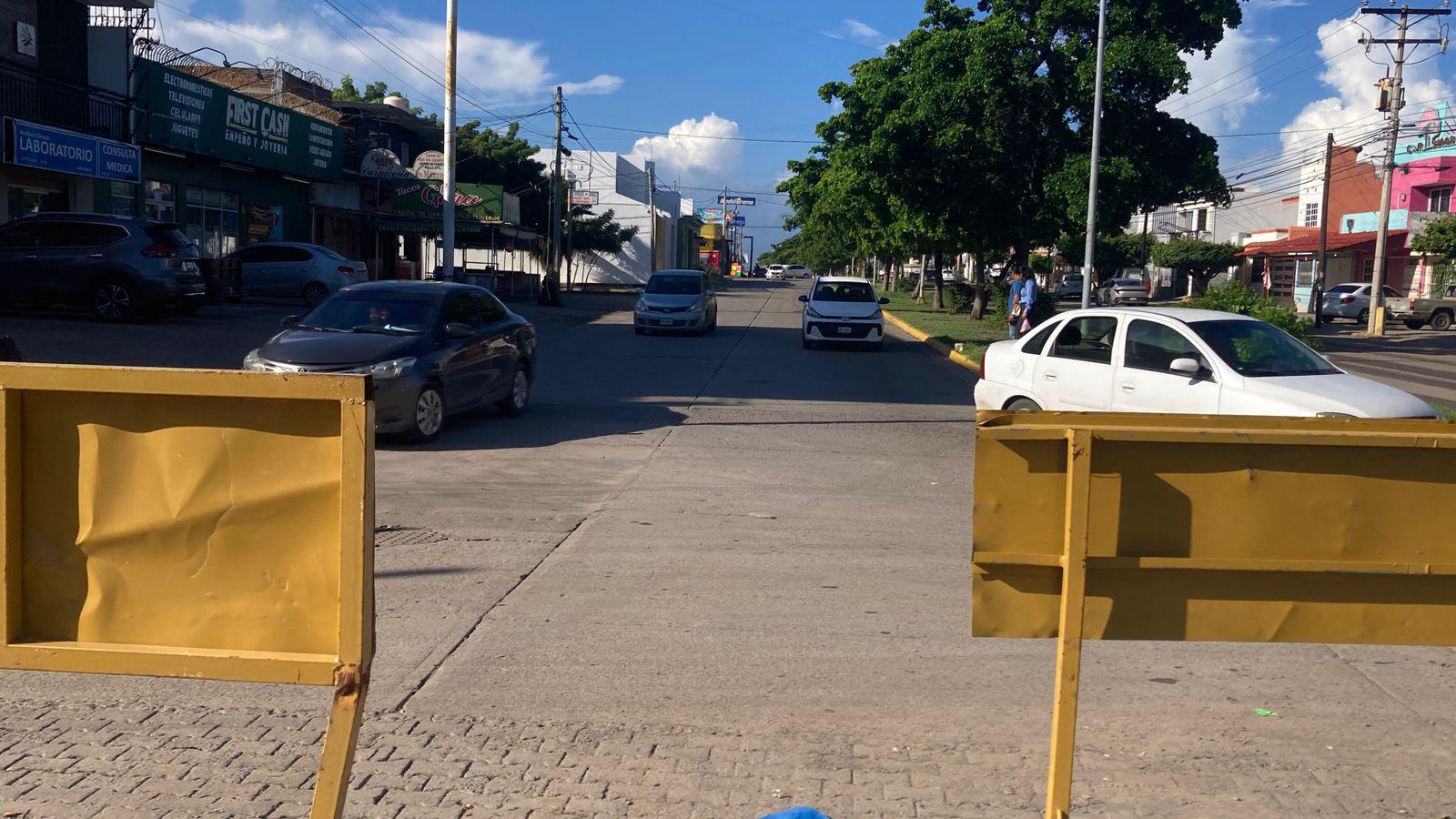 $!Vecinos de Jabalíes denuncian caos vial por cierre parcial en Avenida Santa Rosa por obras de Jumapam