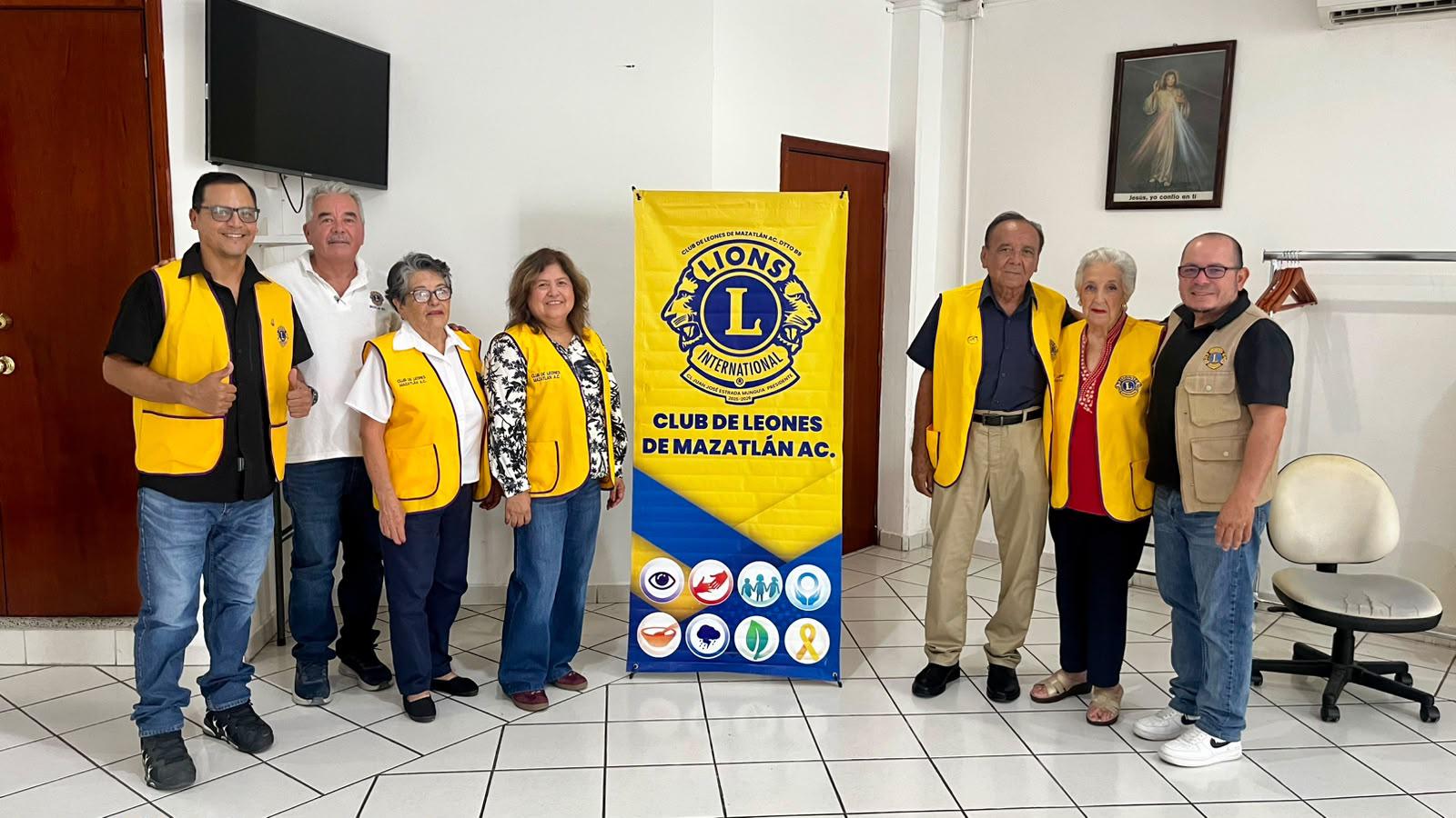 $!Club de Leones Mazatlán entrega aparatos auditivos a bajo costo en Mazatlán