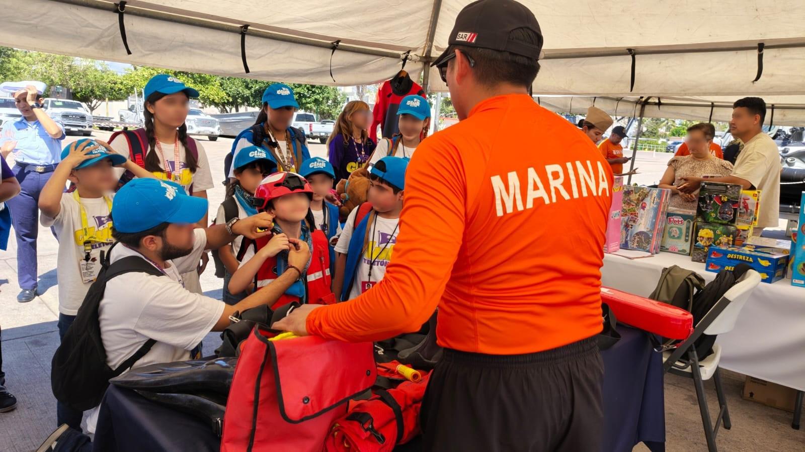 $!Niñas y jóvenes del CRIT Sinaloa visitan instalaciones de la Marina en Mazatlán