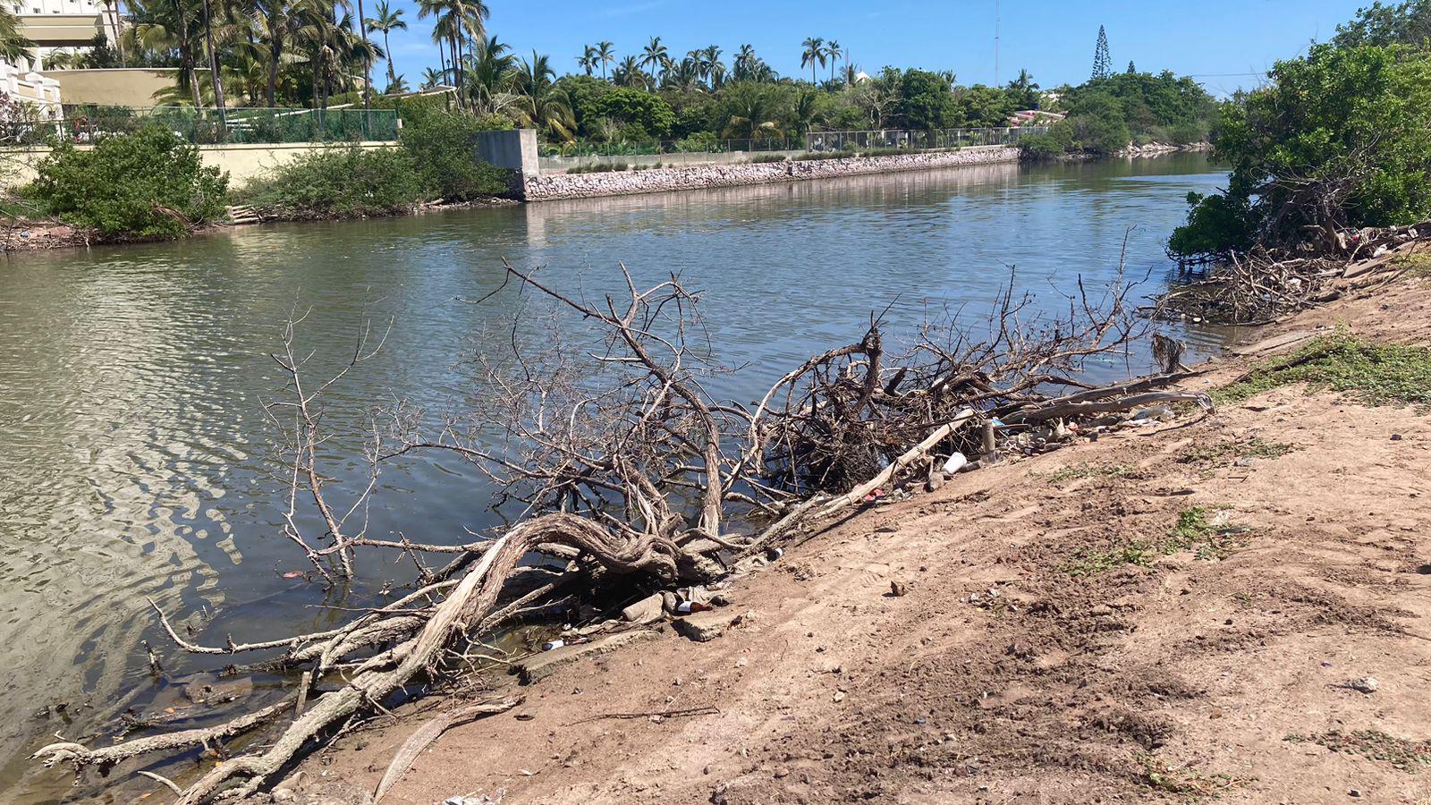 $!Recibe zona de Cerritos, en Mazatlán, descargas de aguas residuales