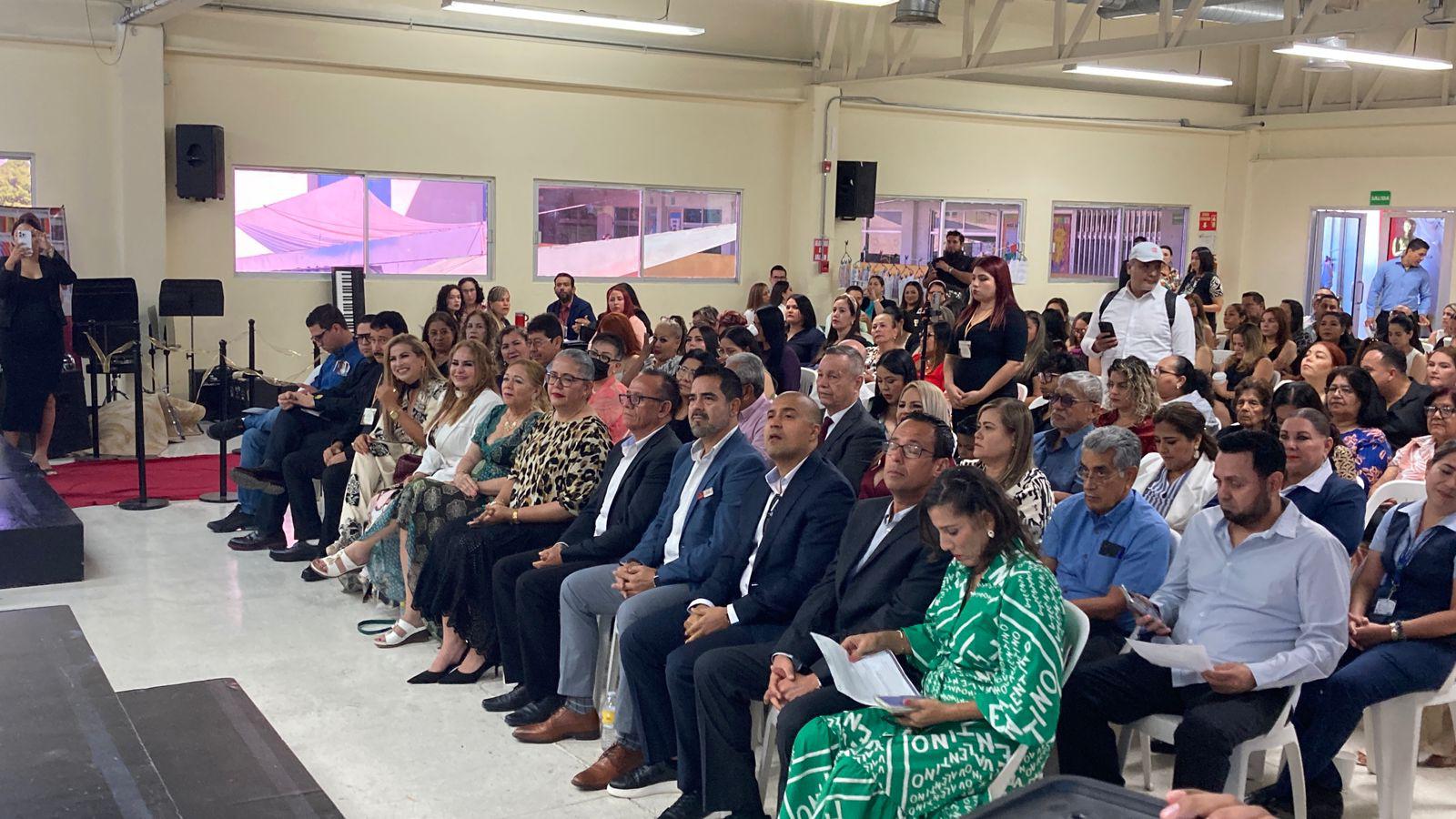 $!Docentes presentan proyectos en el foro ‘Estrategias que Cambian Vidas’, en Mazatlán