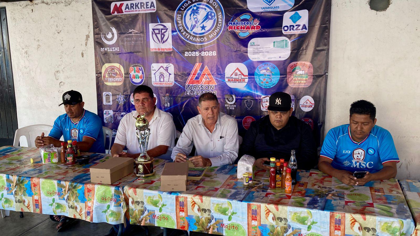 $!Premia Liga Superveteranos a lo mejor del mes de noviembre y al Campeón de Campeones del año anterior