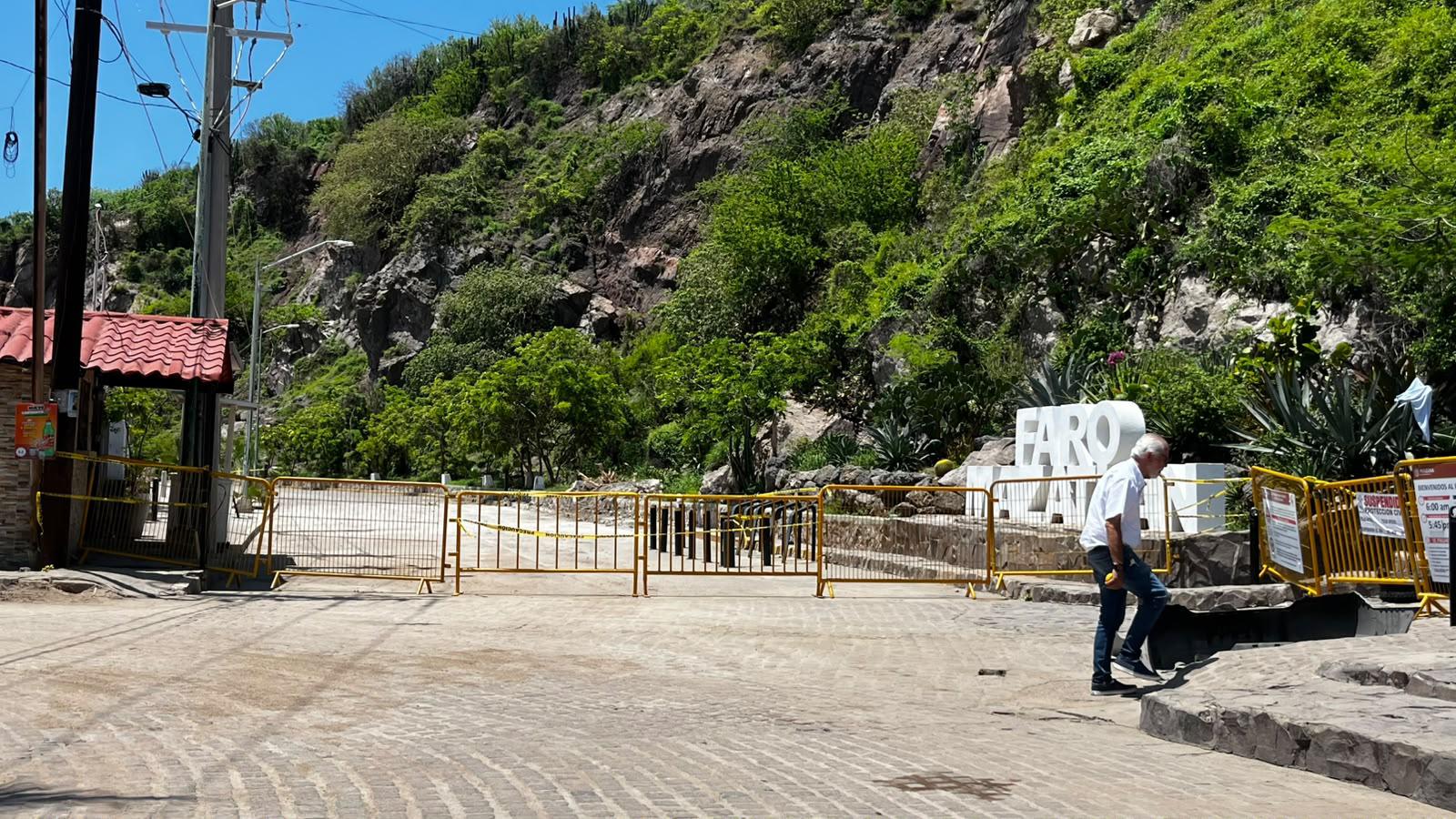 $!Tras derrumbe en el Cerro del Crestón, se restringe el acceso al Faro y la Escollera en Mazatlán