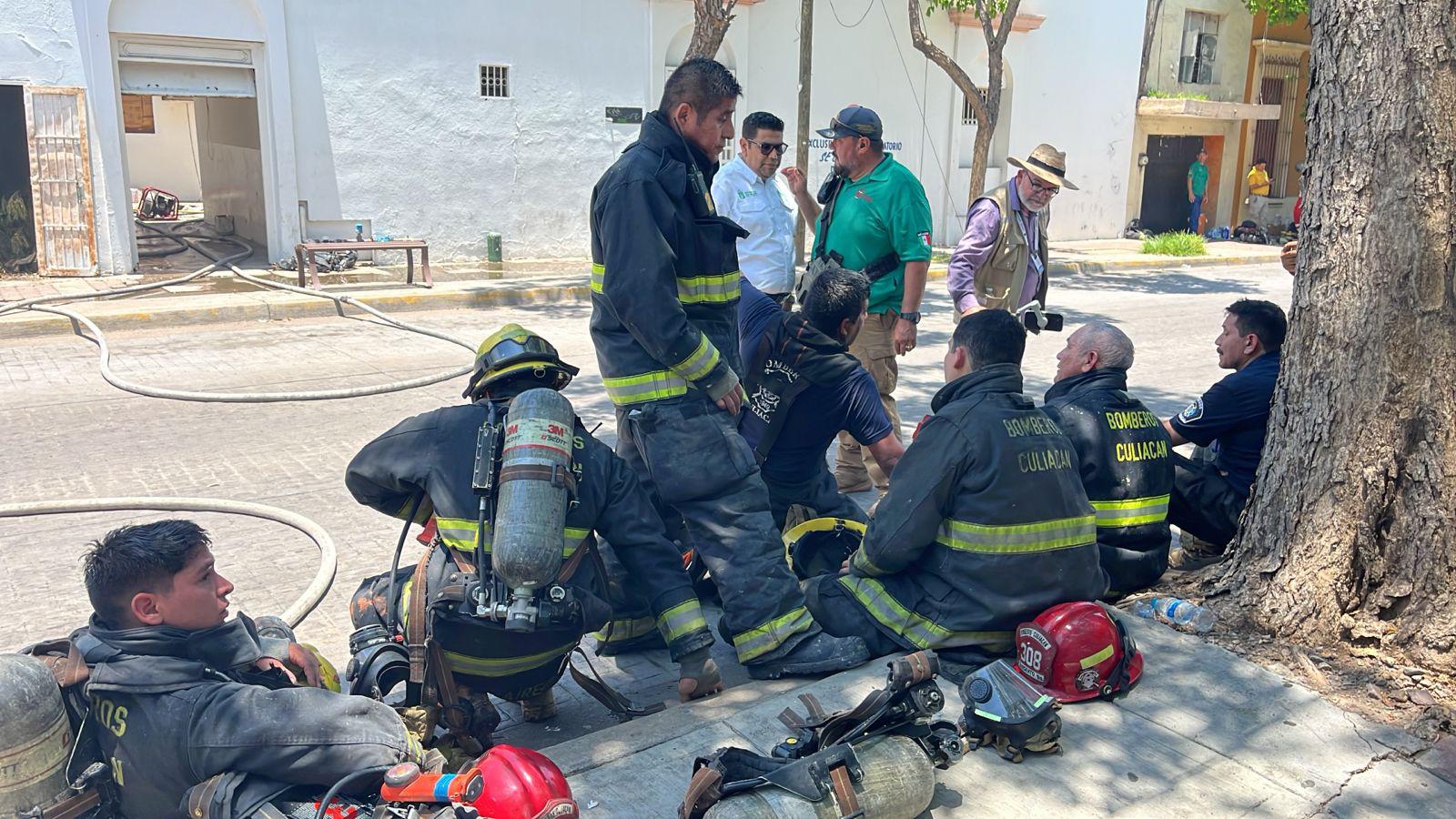 $!Se incendia laboratorio clínico en el sector centro de Culiacán