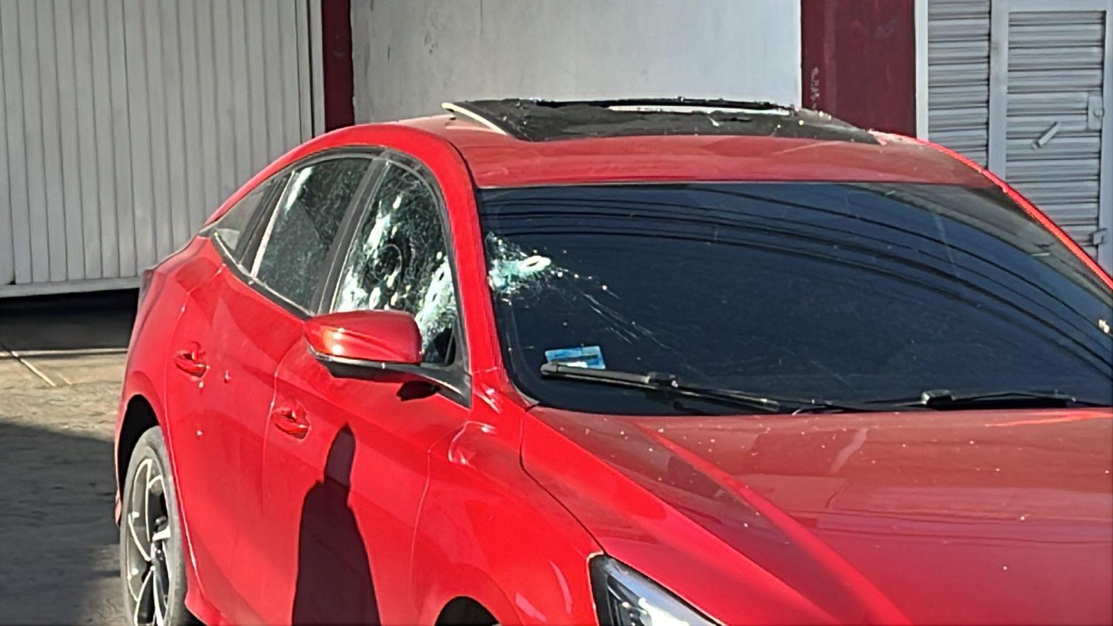 $!Ataque armado deja tres vehículos baleados en la colonia Miguel Hidalgo, en Culiacán