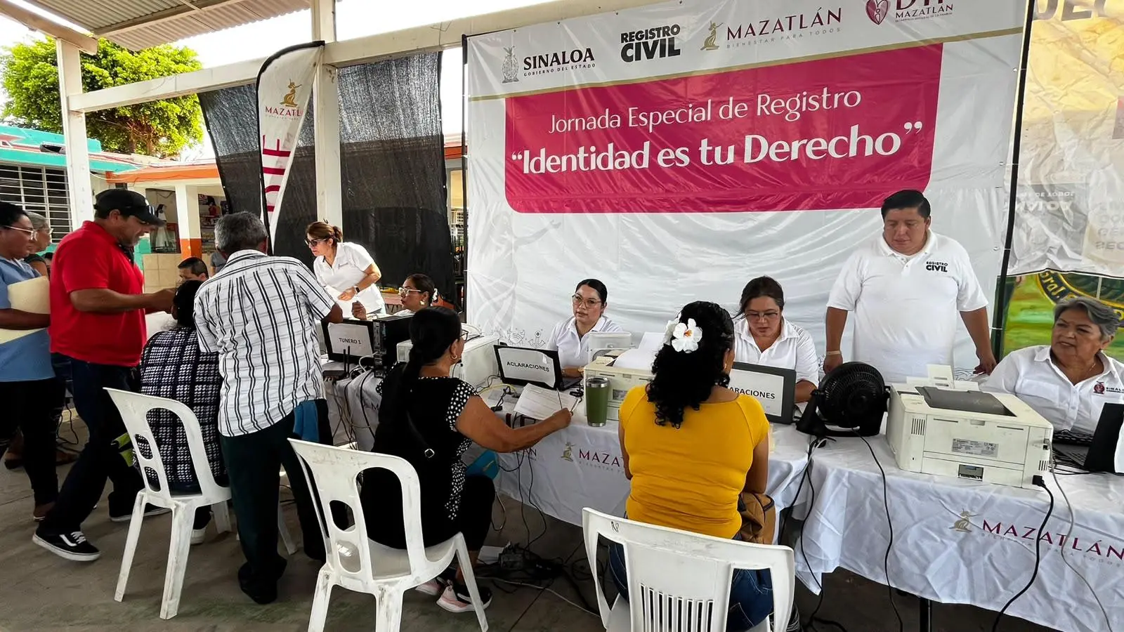 $!Acuden cientos a jornada gratuita de Registro Civil en Mazatlán