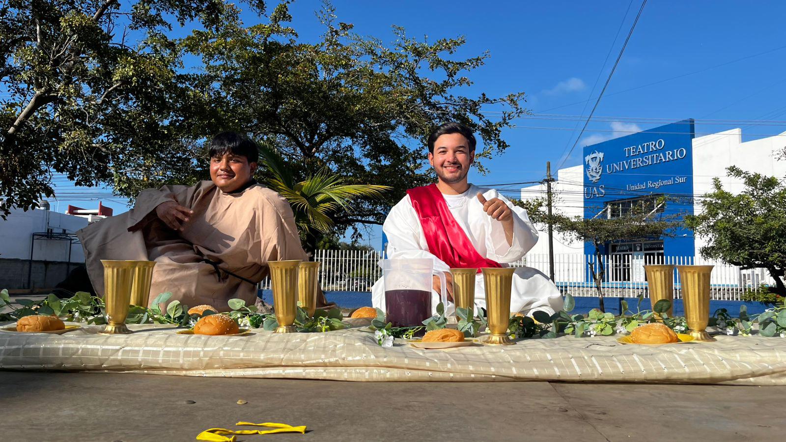 $!Recuerdan jóvenes el sentido de la Semana Santa con manifestación en Mazatlán