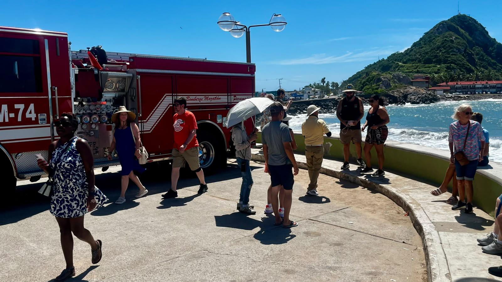 $!Con presencia de fuerzas federales, cruceristas recorren atractivos de Mazatlán