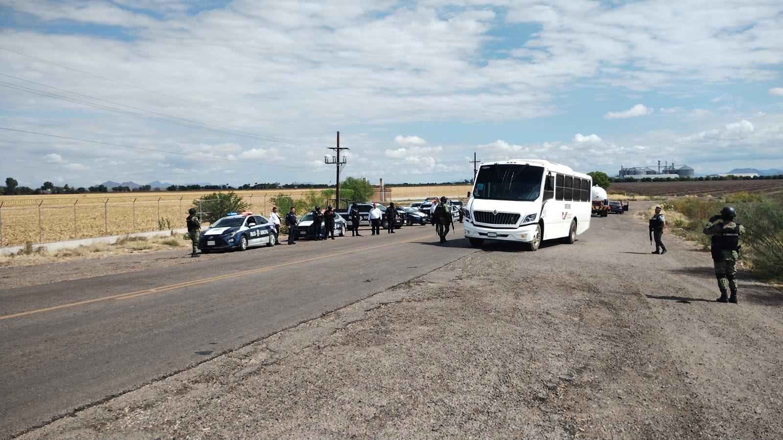 $!Retiran vehículos que usaron grupos armados para bloquear entrada a La Palma