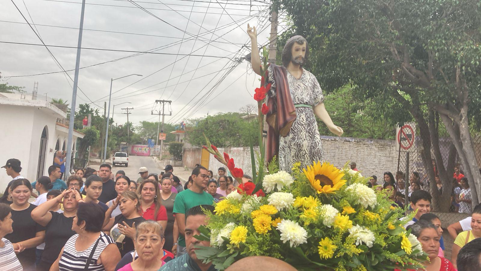 $!Cumplen feligreses a San Juan Bautista en el Río Presidio, en Villa Unión