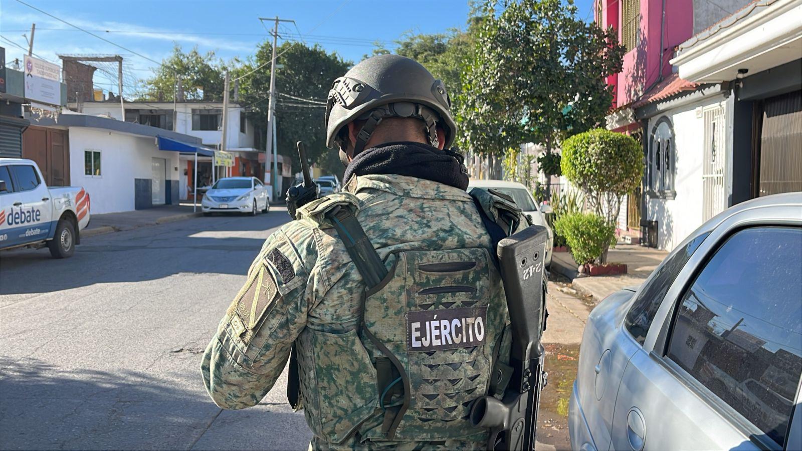 $!Despliegan operativo de seguridad en la colonia Tierra Blanca, en Culiacán