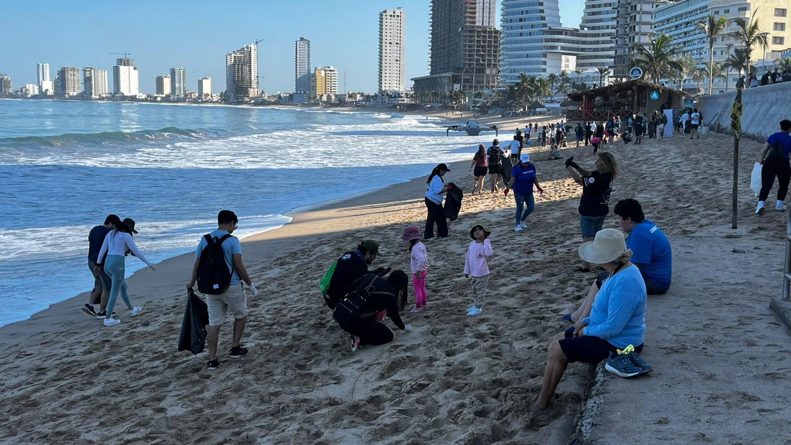 $!Mantener playas limpias fortalece el turismo y la economía del puerto: Gran Acuario Mazatlán