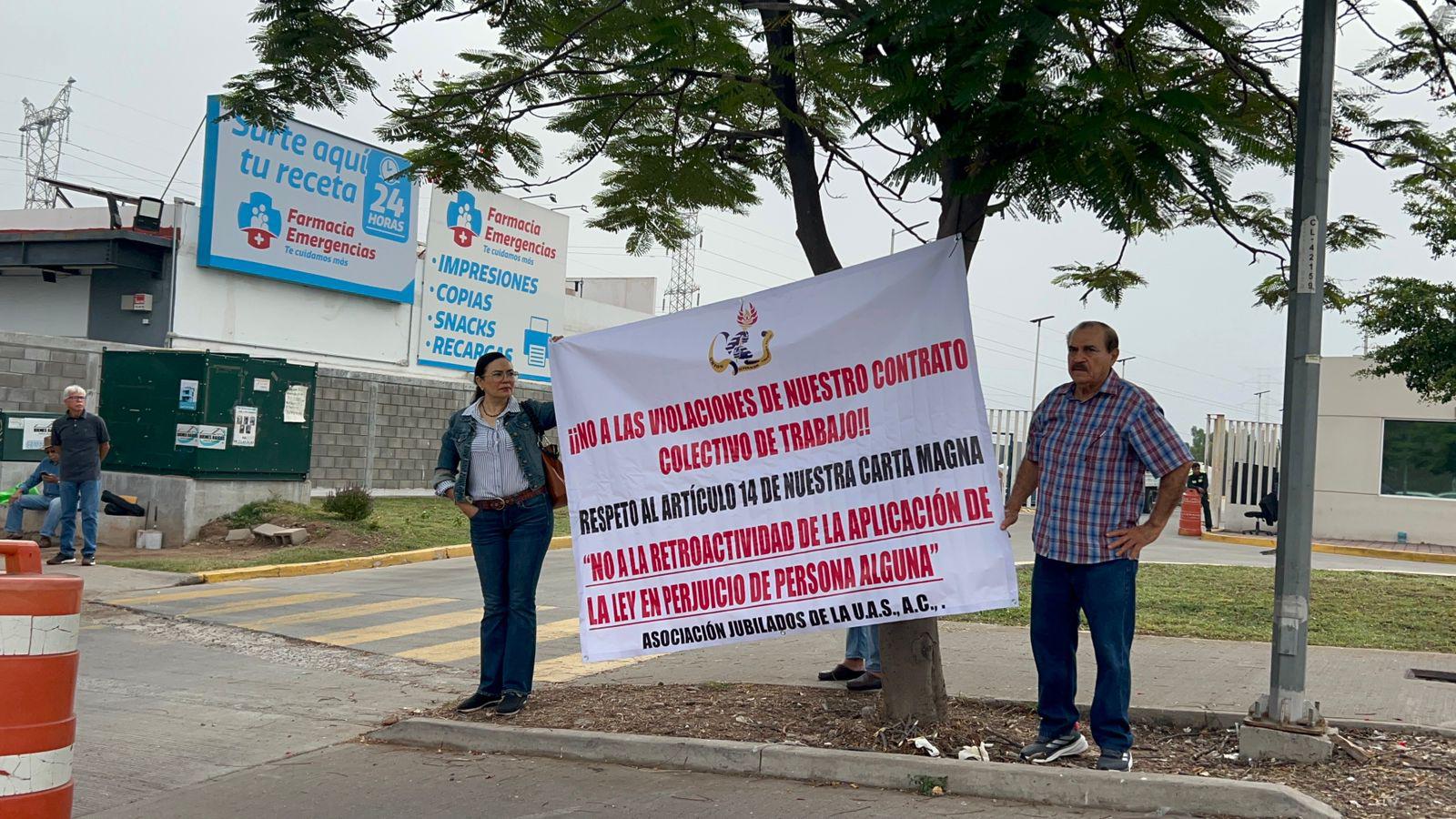 $!UAS coloca pancartas en apoyo a Sheinbaum durante visita a Culiacán