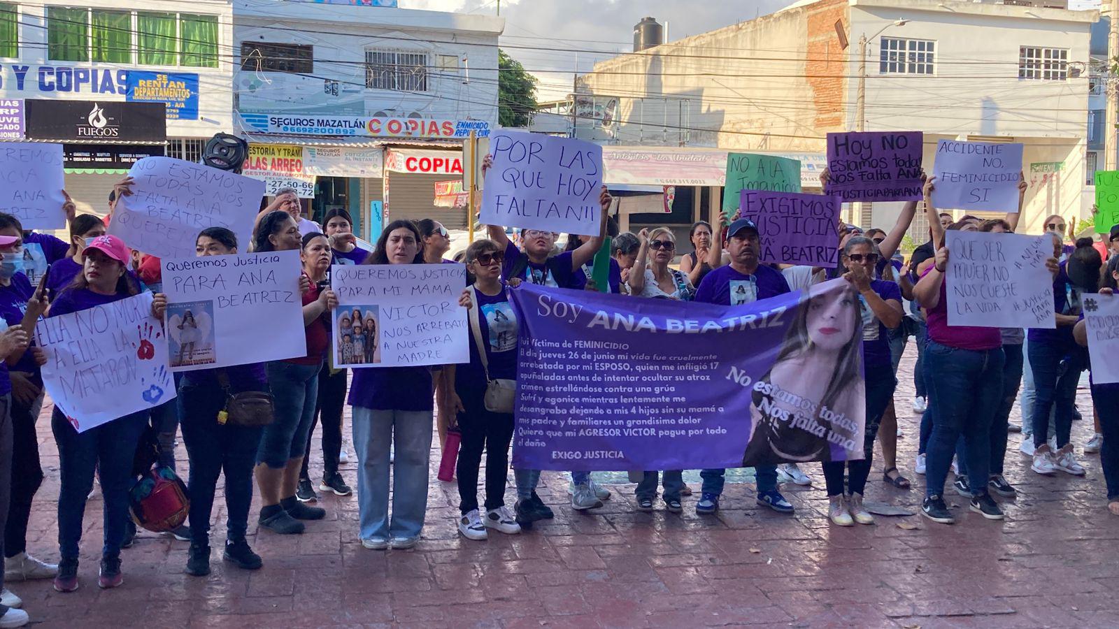 $!Exigen con manifestación justicia para Ana Beatriz víctima de feminicidio, no por accidente vial