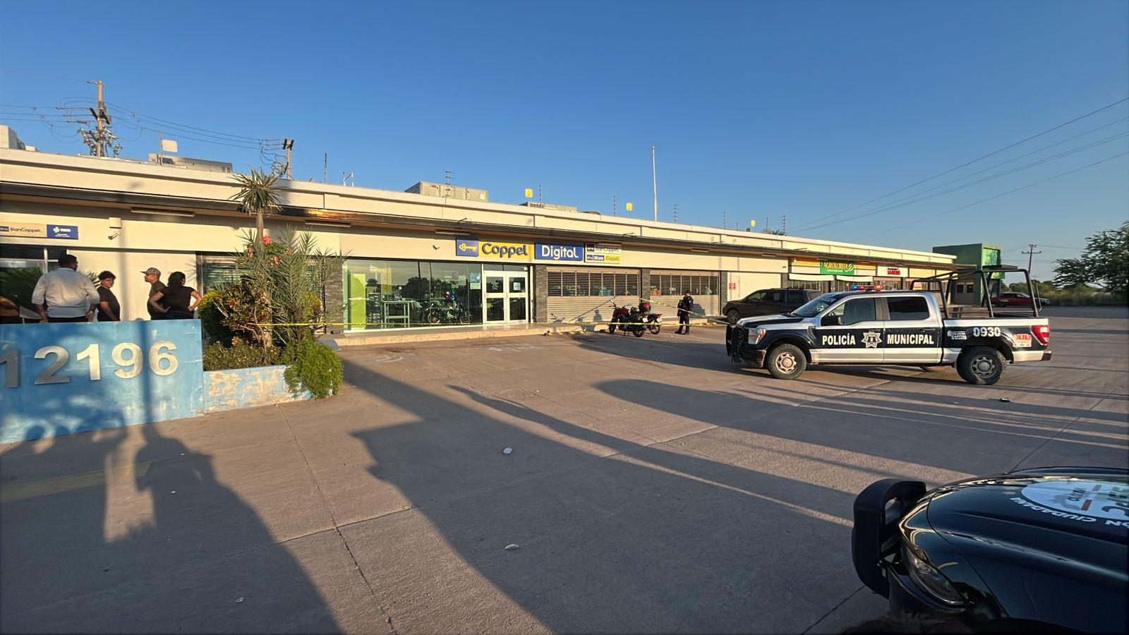 $!Asesinan a un hombre al interior de una tienda departamental en Aguaruto, Culiacán