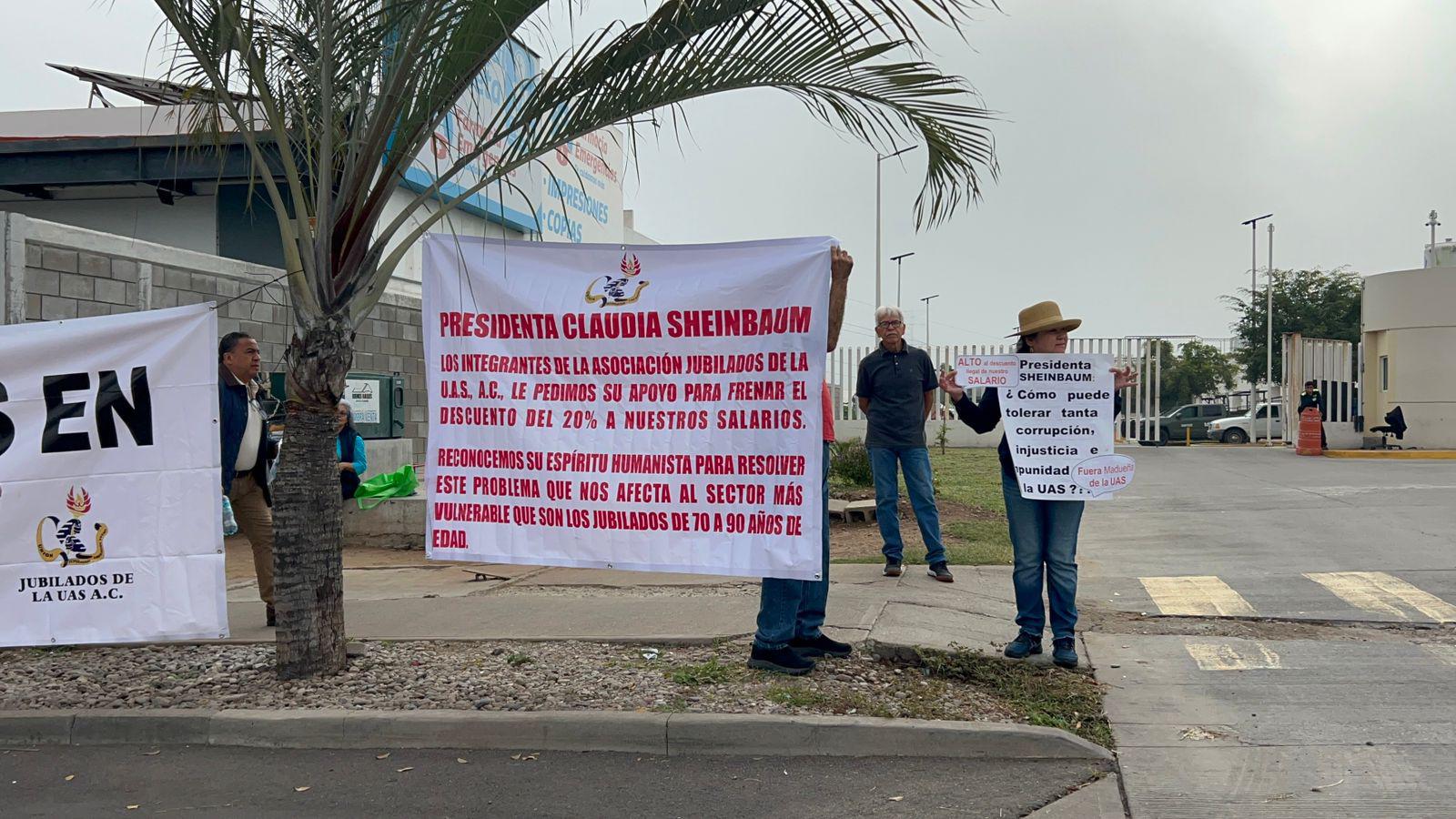 $!UAS coloca pancartas en apoyo a Sheinbaum durante visita a Culiacán