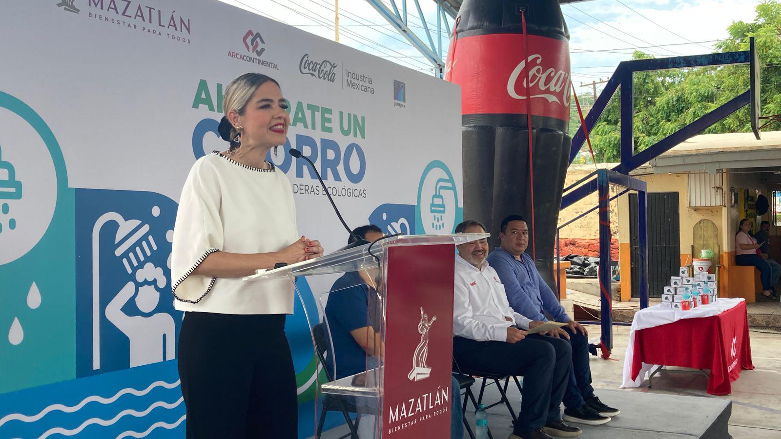 $!Más luz y menos basura: Mazatlán reemplaza 5 mil luminarias y activa limpieza en cuatro colonias