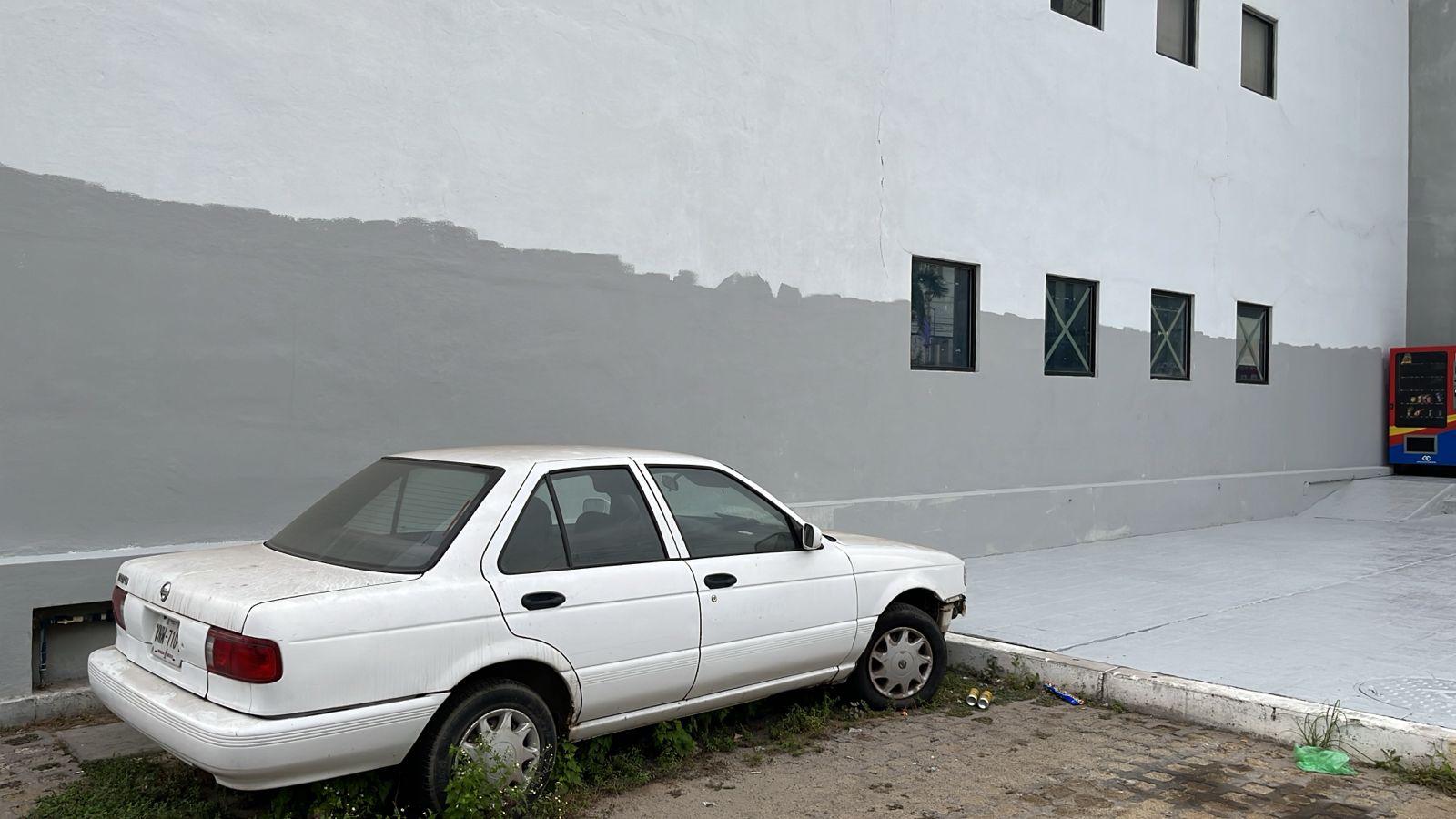 $!Lavan fachada del Ayuntamiento de Mazatlán tras pintas durante la marcha del 8M