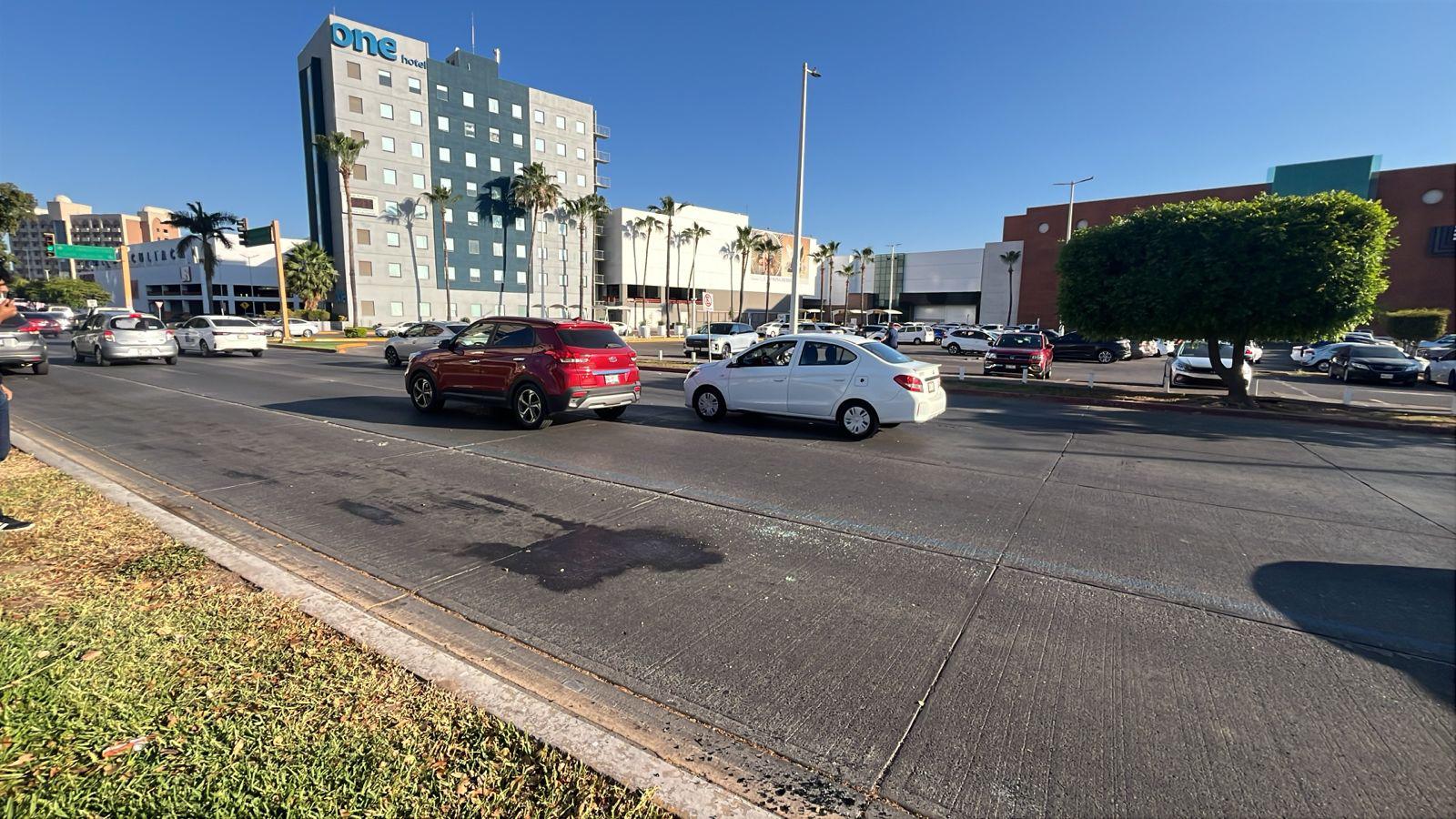 $!Reportan ataque armado frente a plaza comercial del sector Tres Ríos de Culiacán; hay 2 heridos