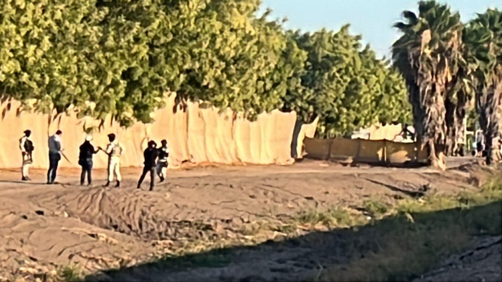 $!Caen dos vehículos a canal tras persecución de Guardia Nacional y civiles en Villa Juárez, Navolato