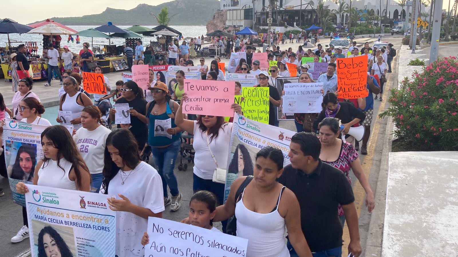 $!Marchan decenas por María Cecilia y Cristina, desaparecidas en Mazatlán
