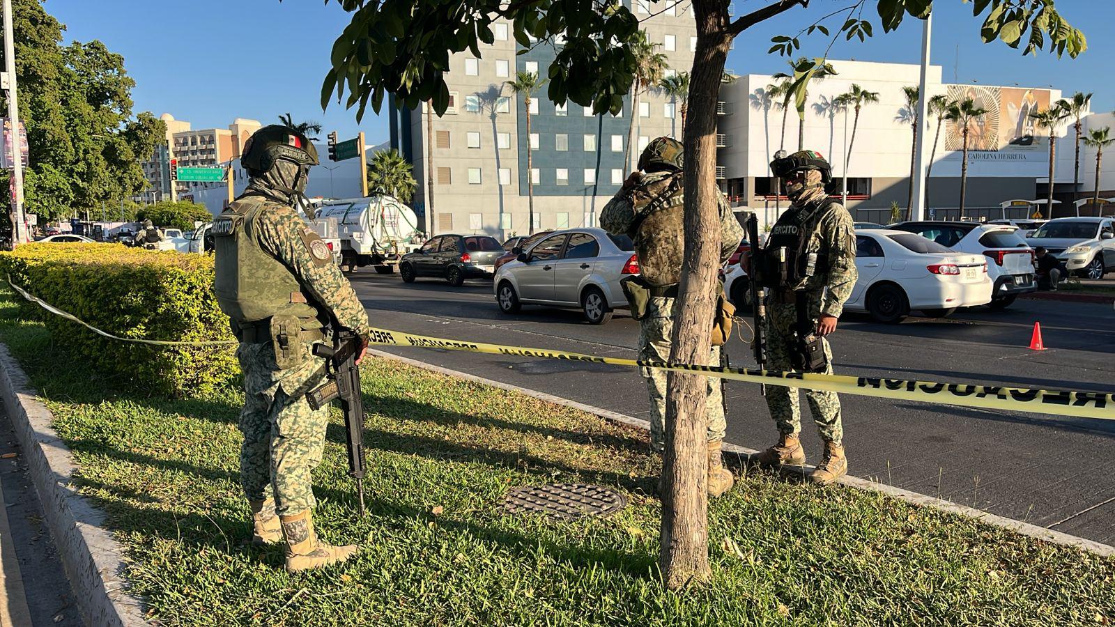 $!Reportan ataque armado frente a plaza comercial del sector Tres Ríos de Culiacán; hay 2 heridos