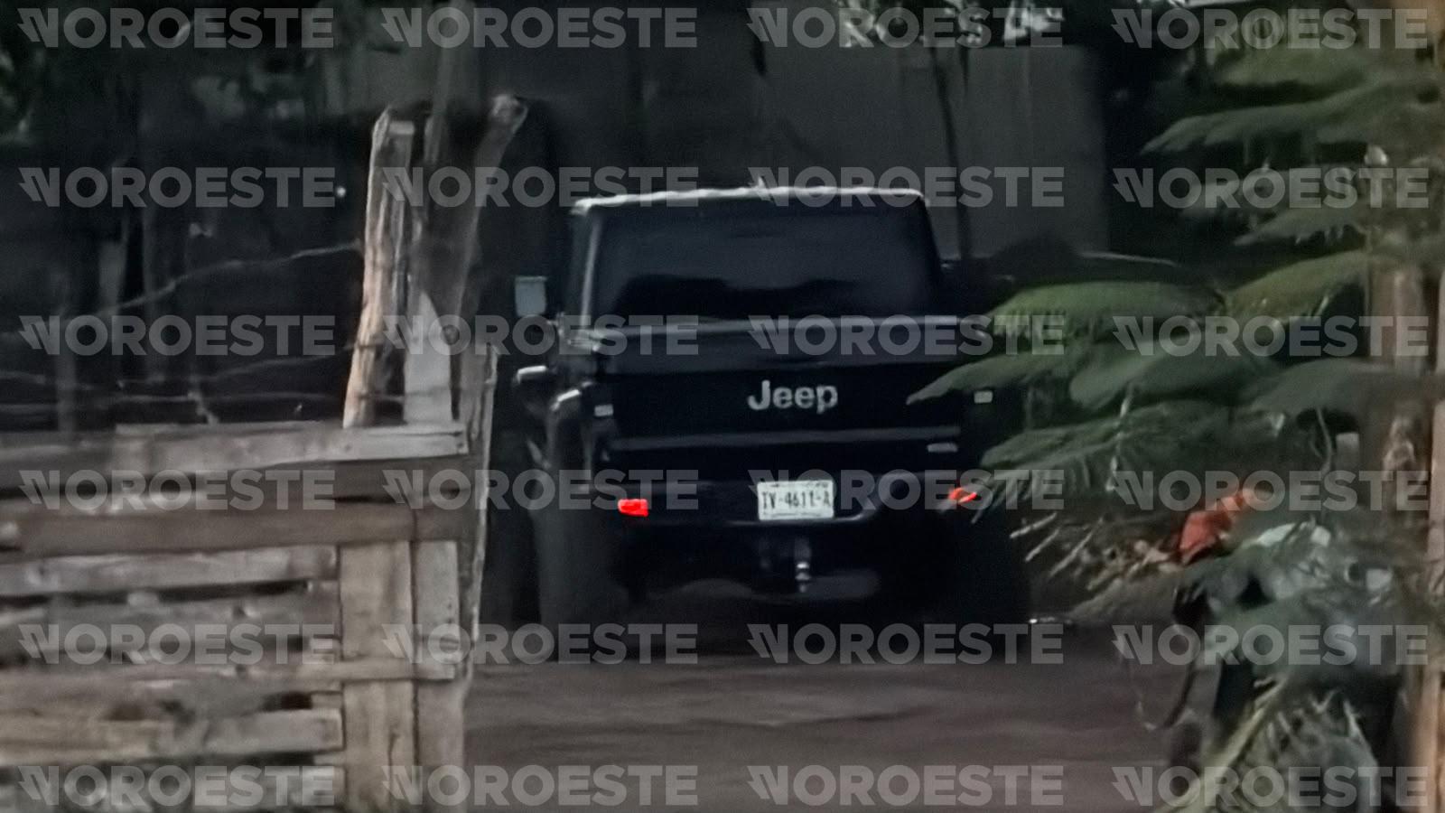 $!Balean Jeep estacionado en la Invasión Canaco, en Mazatlán; no hay heridos