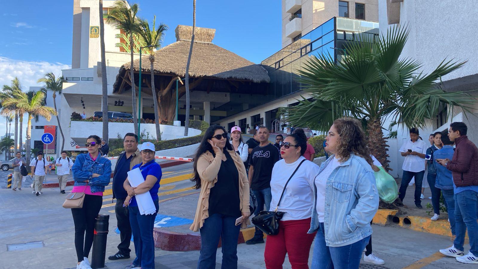 $!Llega avanzada presidencial al hotel El Cid en Mazatlán; esperan manifestantes de la UAS a AMLO