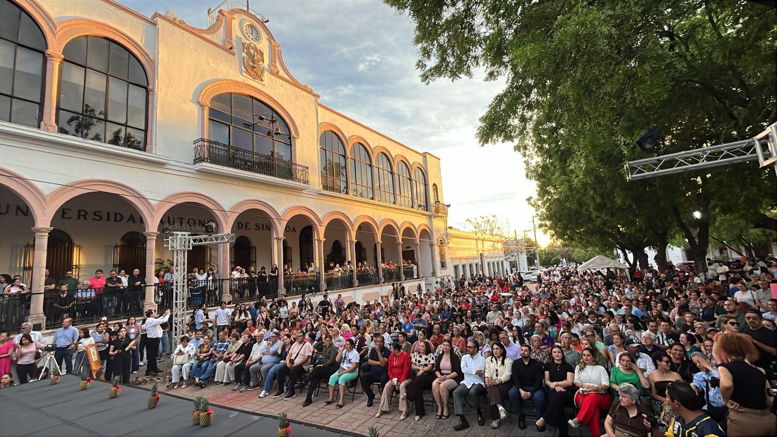 $!Llega al festival de la UAS el sabor y folclor de Oaxaca