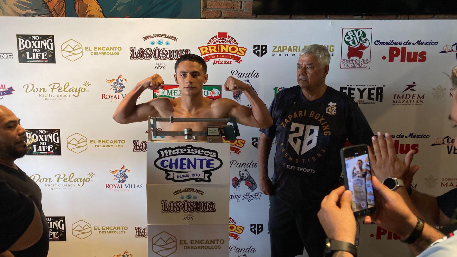 $!Pugilistas de ‘Guerra en el Ring’ baten la báscula en Mazatlán