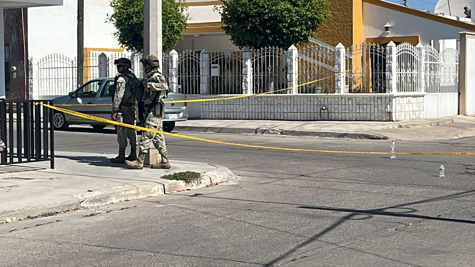 $!Atacan a balazos a un hombre en la colonia Aurora, en Culiacán; dejan una cachucha de la víctima