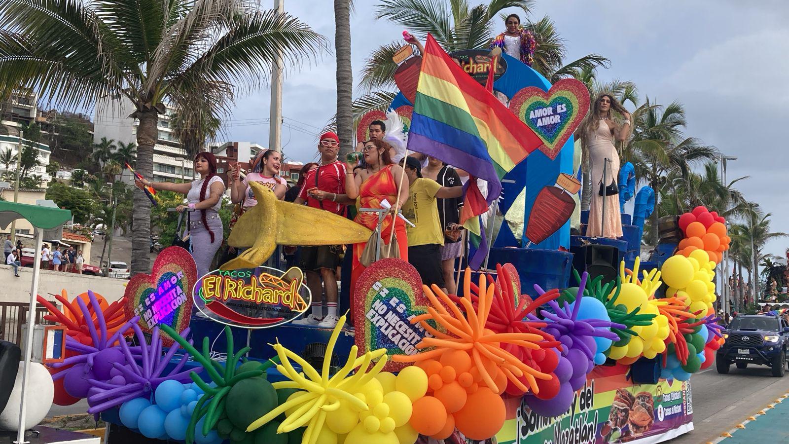 $!Marcha Maz Orgullo 2025 llena el malecón de Mazatlán de color y alegría
