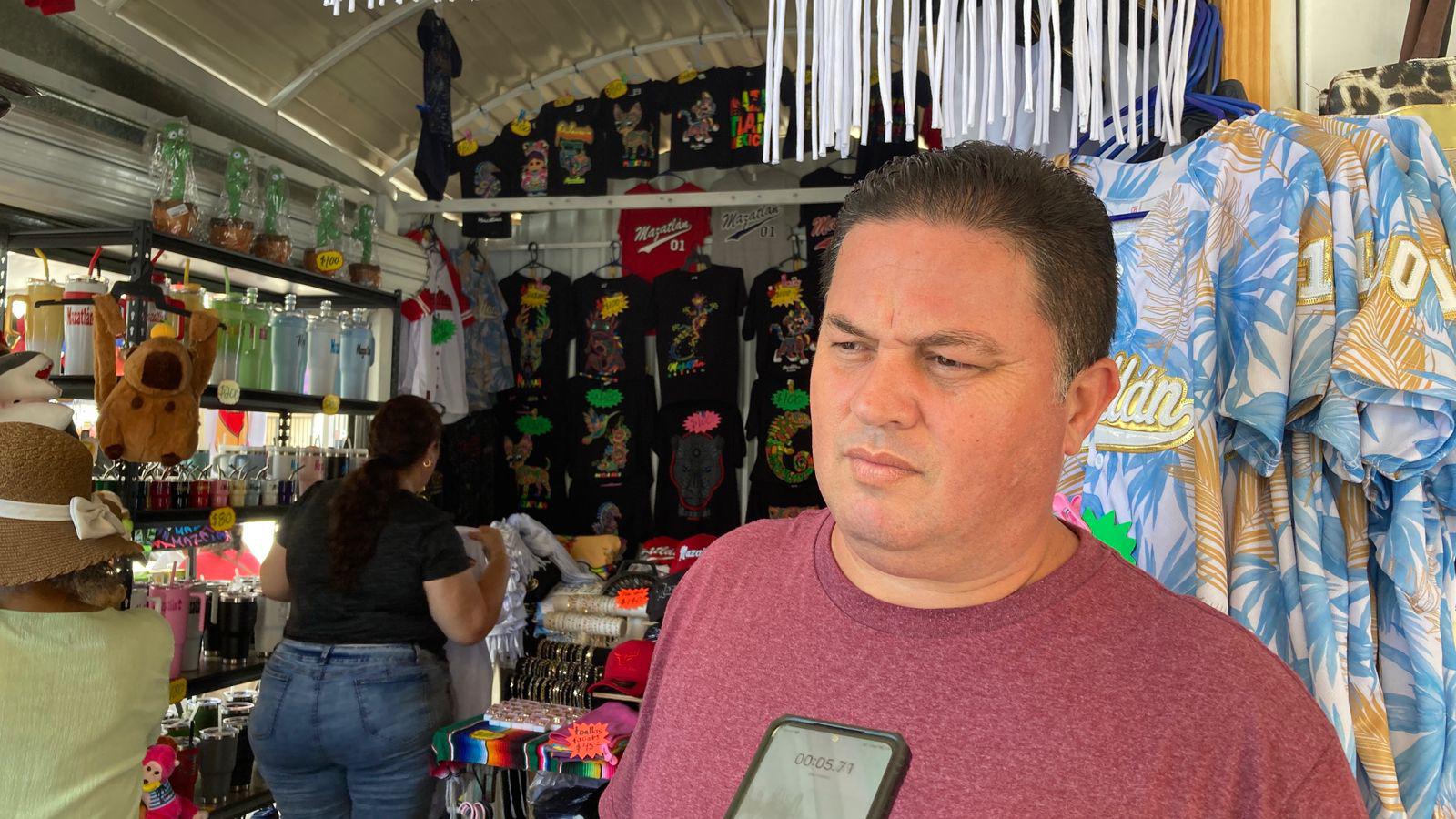 $!Comerciantes de artículos turísticos esperan repunte en ventas durante agosto en Mazatlán