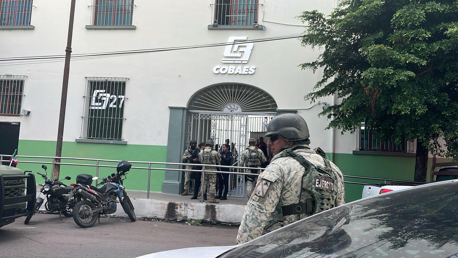 $!Alarma en Cobaes 27 de Culiacán por presunta amenaza con arma blanca