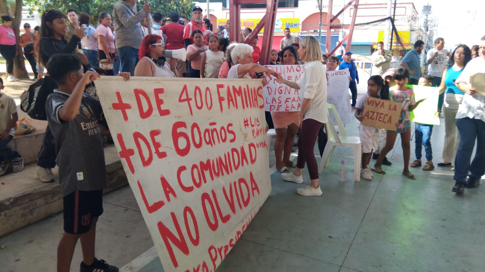 $!Vecinos de la colonia Azteca exigen regularización de sus terrenos en Mazatlán