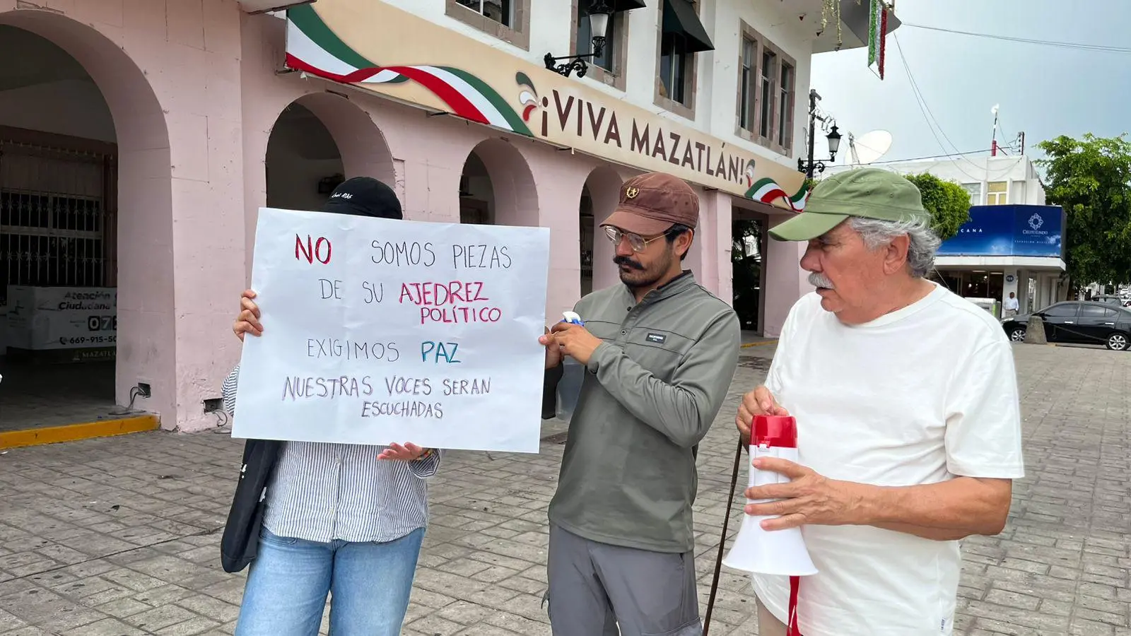 $!Protestan en Mazatlán contra la violencia y exigen diálogo con el Gobierno de Sinaloa