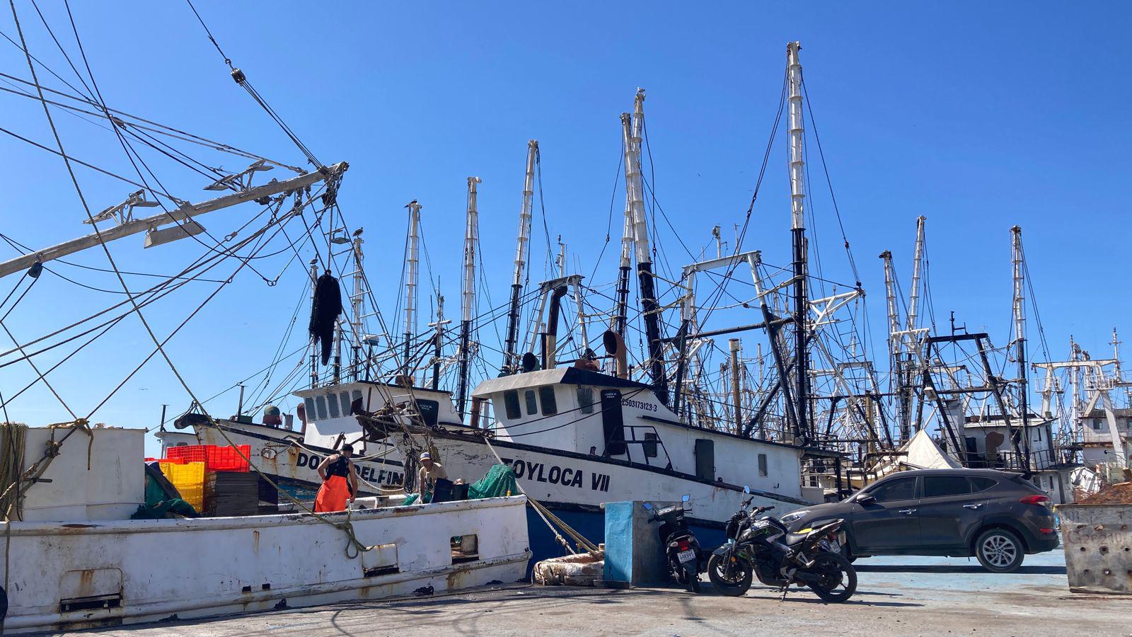 $!Camaroneros de Mazatlán zarpan por su último viaje de la temporada