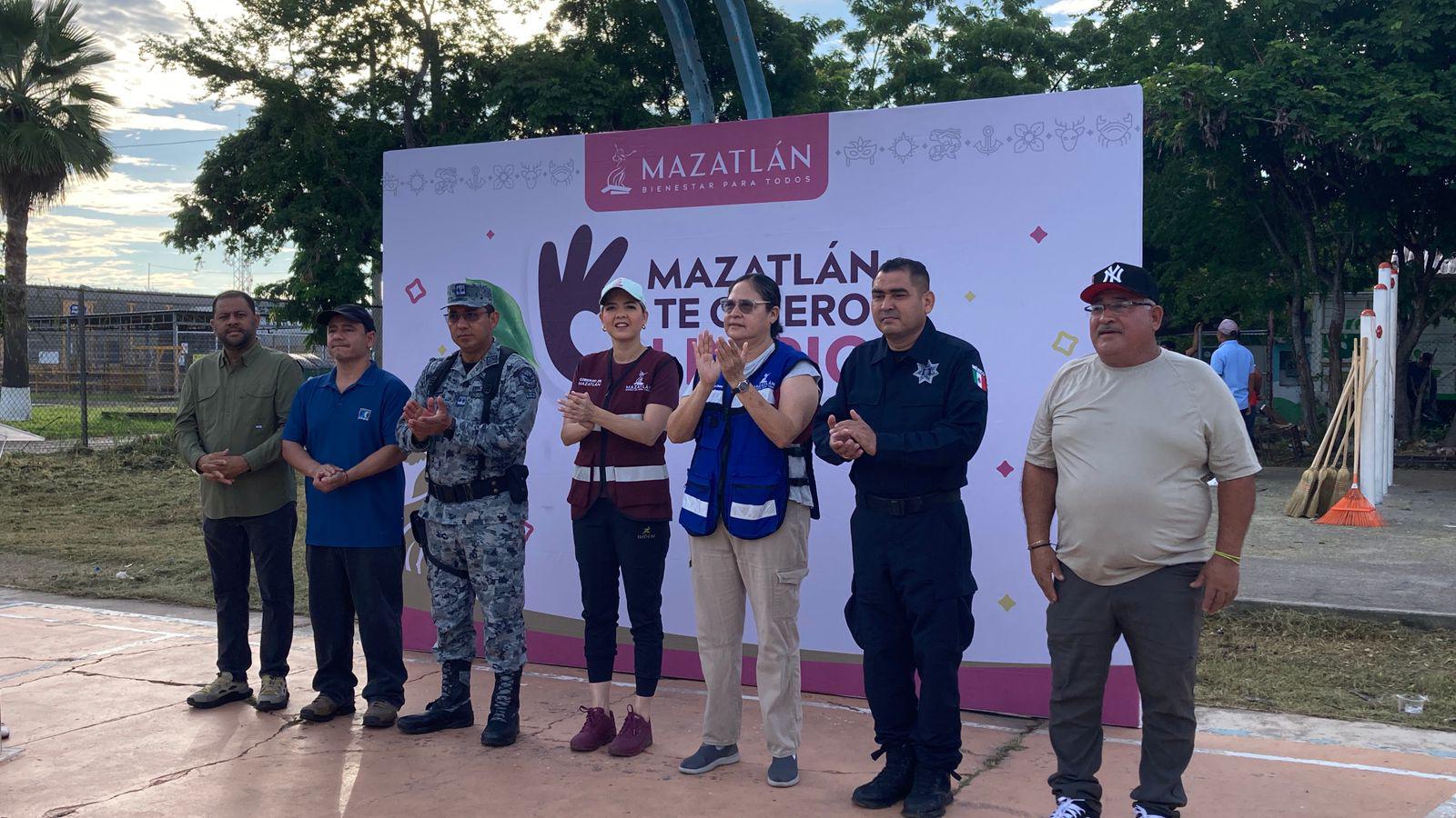 $!Se unen para llevar jornada de limpieza a las colonias Santa Elena y la Esperanza, en Mazatlán