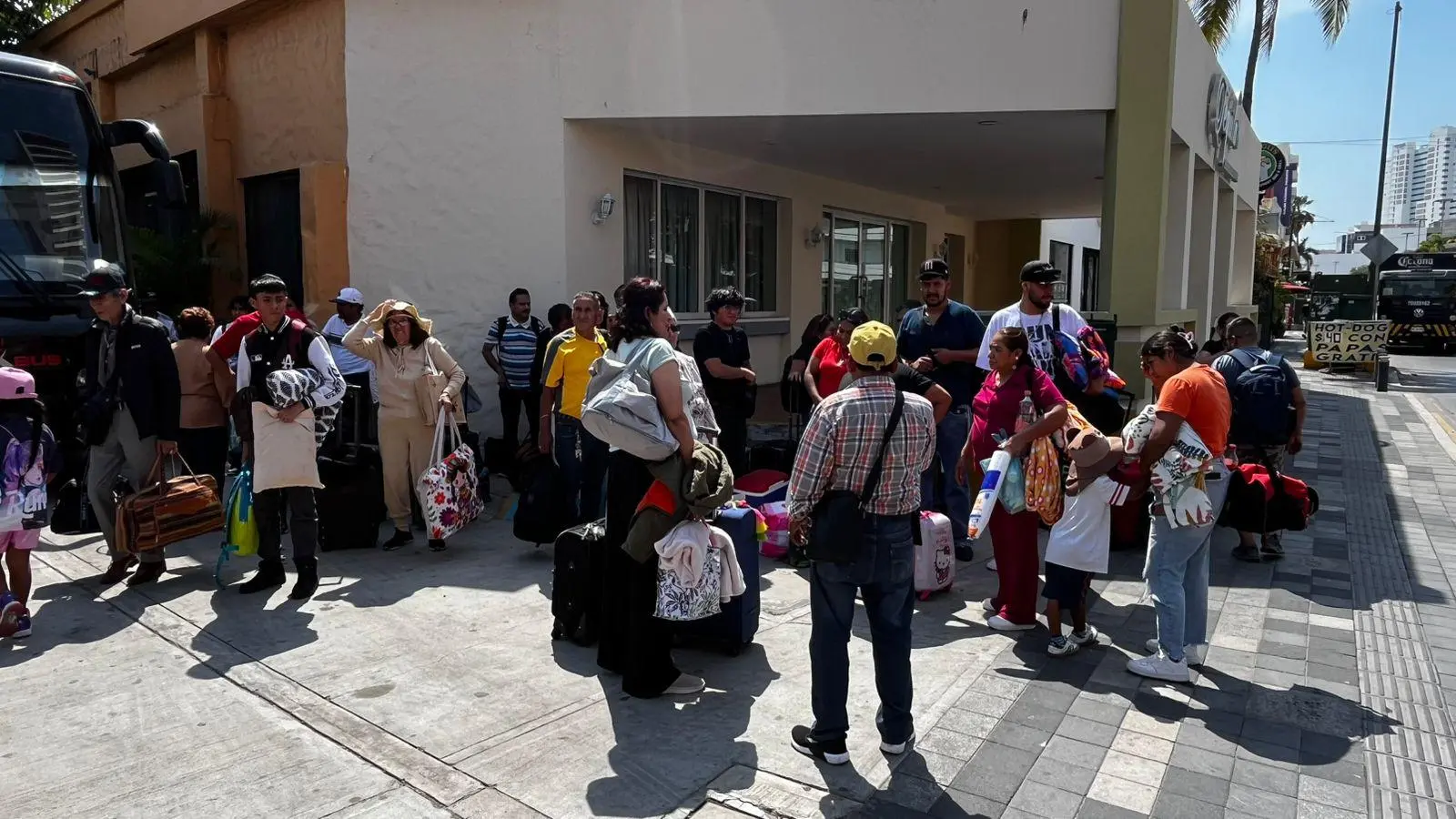 $!Comienza a llegar turismo nacional a Mazatlán en arranque de Semana Santa