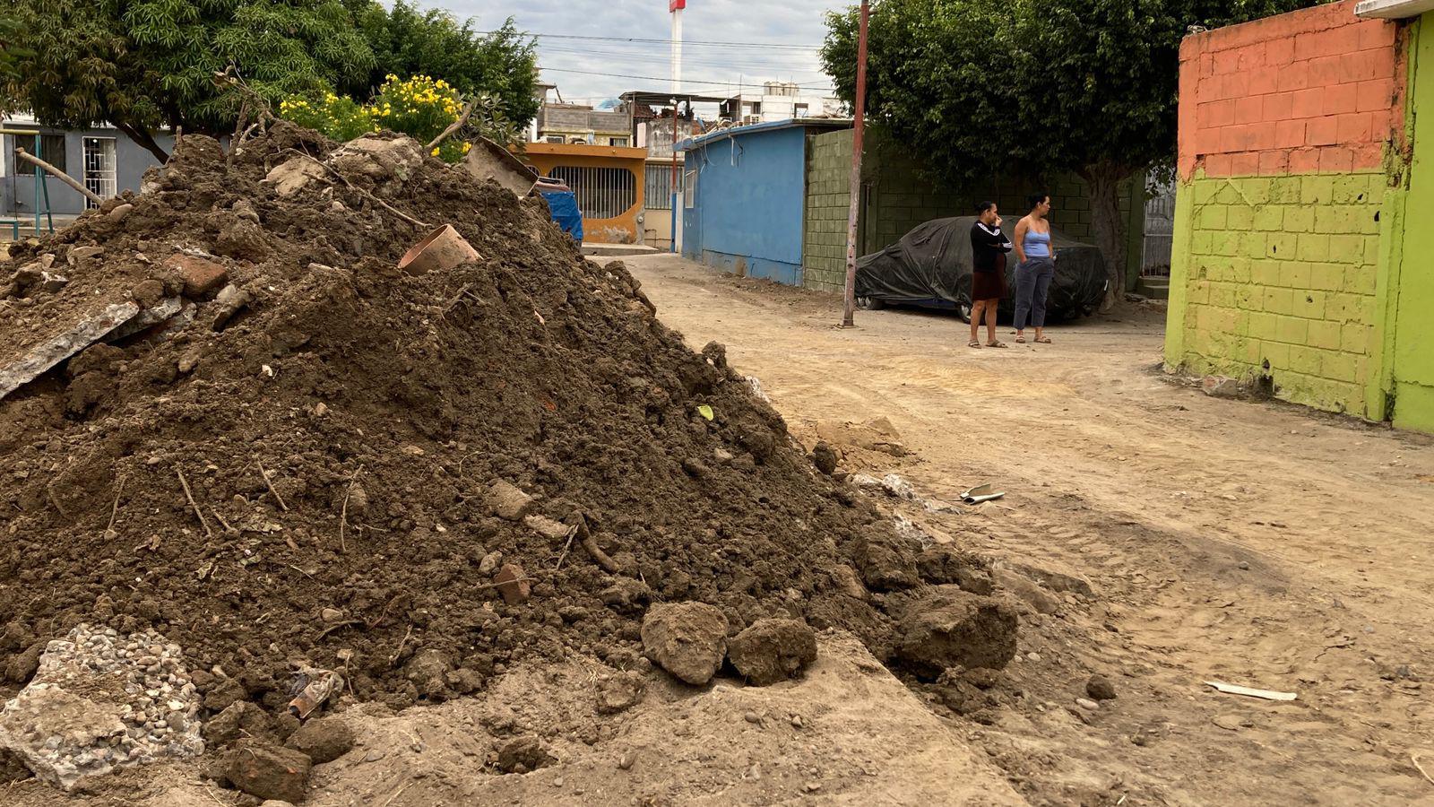 $!Tras las múltiples quejas por las fugas de drenaje, trabajan en rehabilitar obra de alcantarillado en Jabalíes