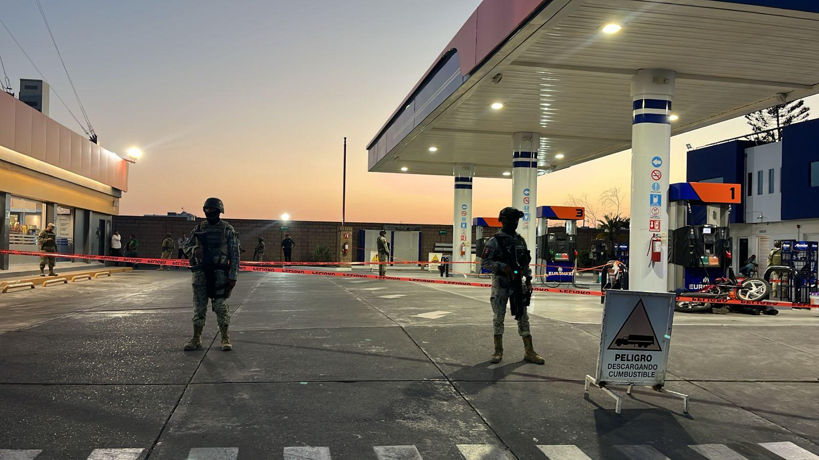$!Matan a dos hombres en gasolinera del sector Barrancos, en Culiacán