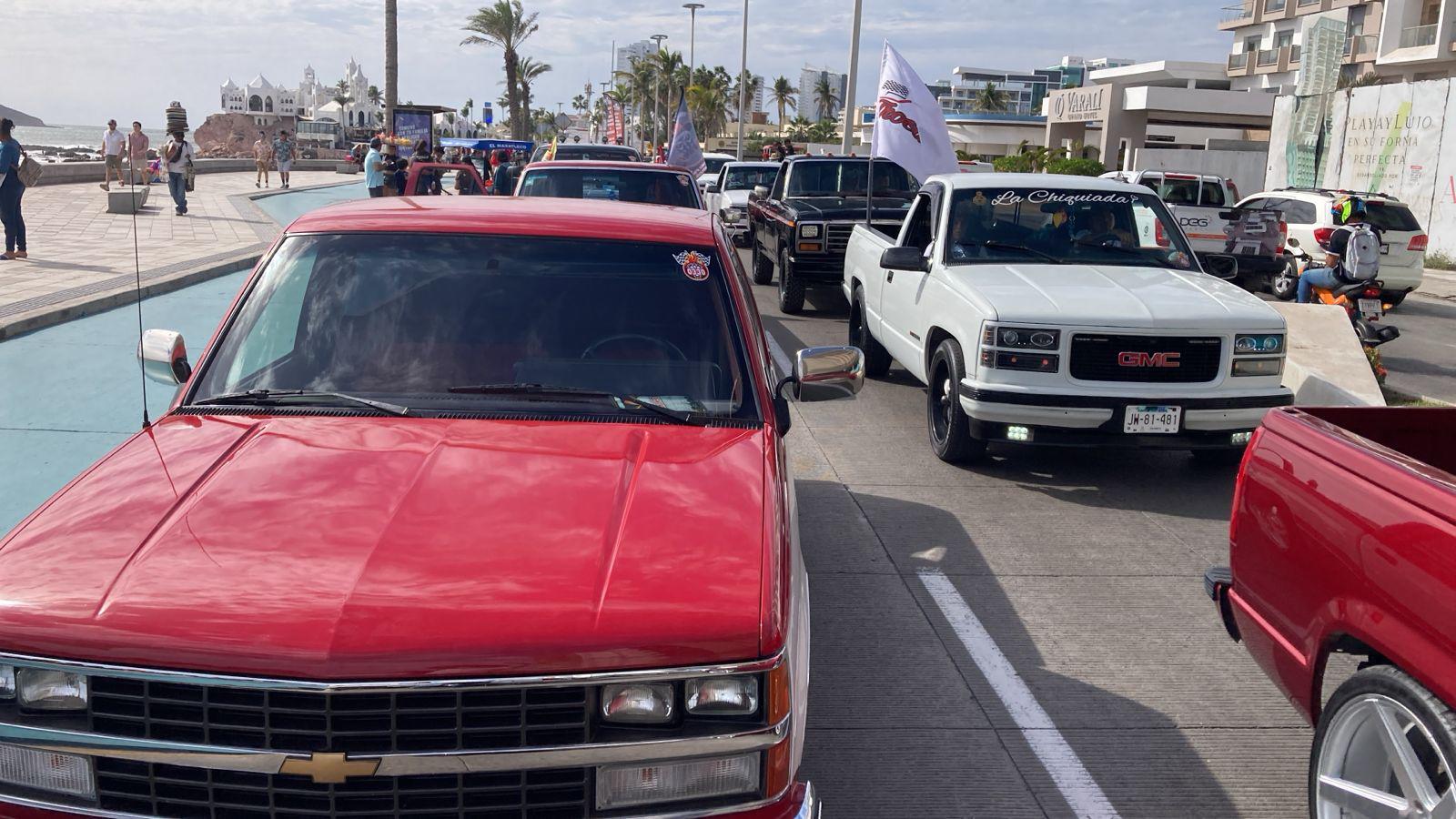 $!Atoran vehículos la circulación vial en las avenidas Del Mar y Rafael Buelna por evento