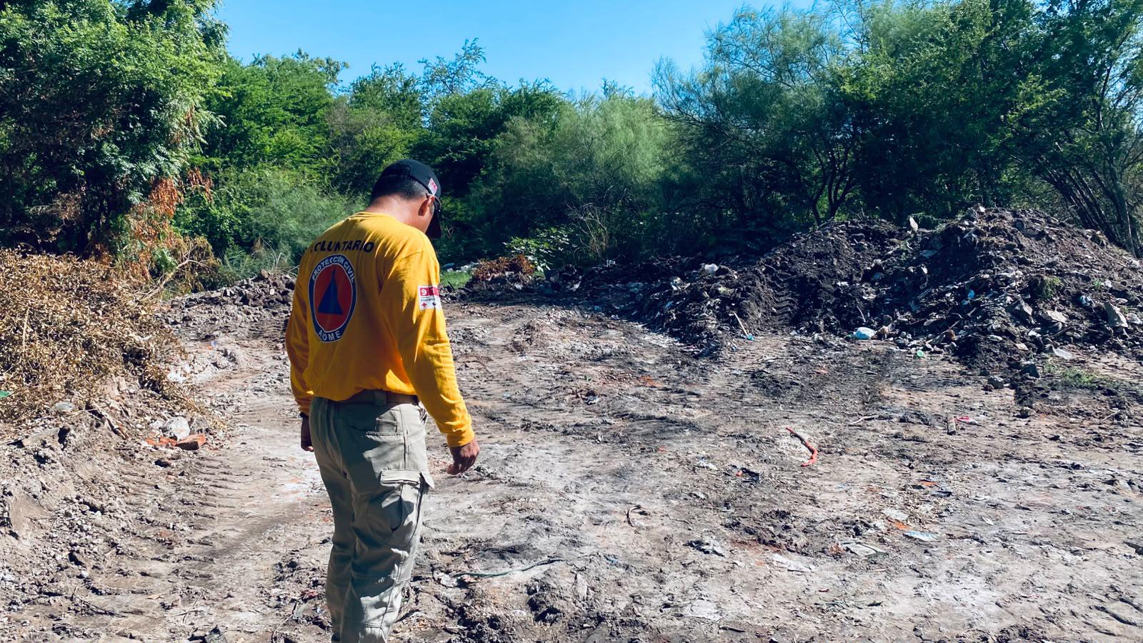 $!Operador de maquinaria pesada sobrevive tras tocar de manera accidental cables de la CFE al suroriente de Los Mochis
