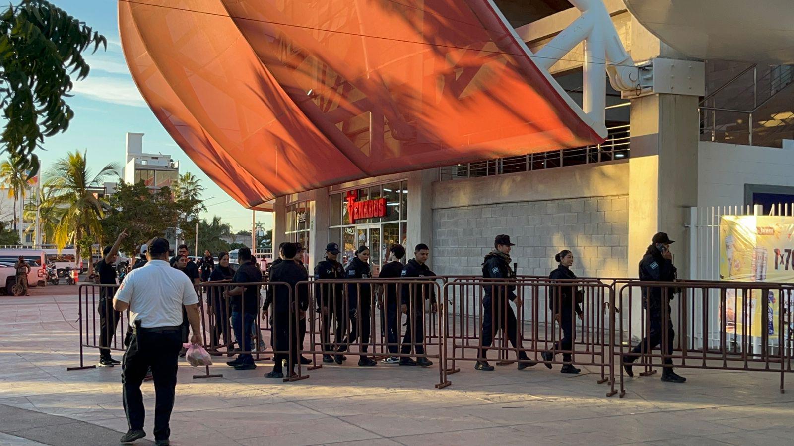 $!‘Blindan’ Estadio Teodoro Mariscal en el arranque del Carnaval de Mazatlán