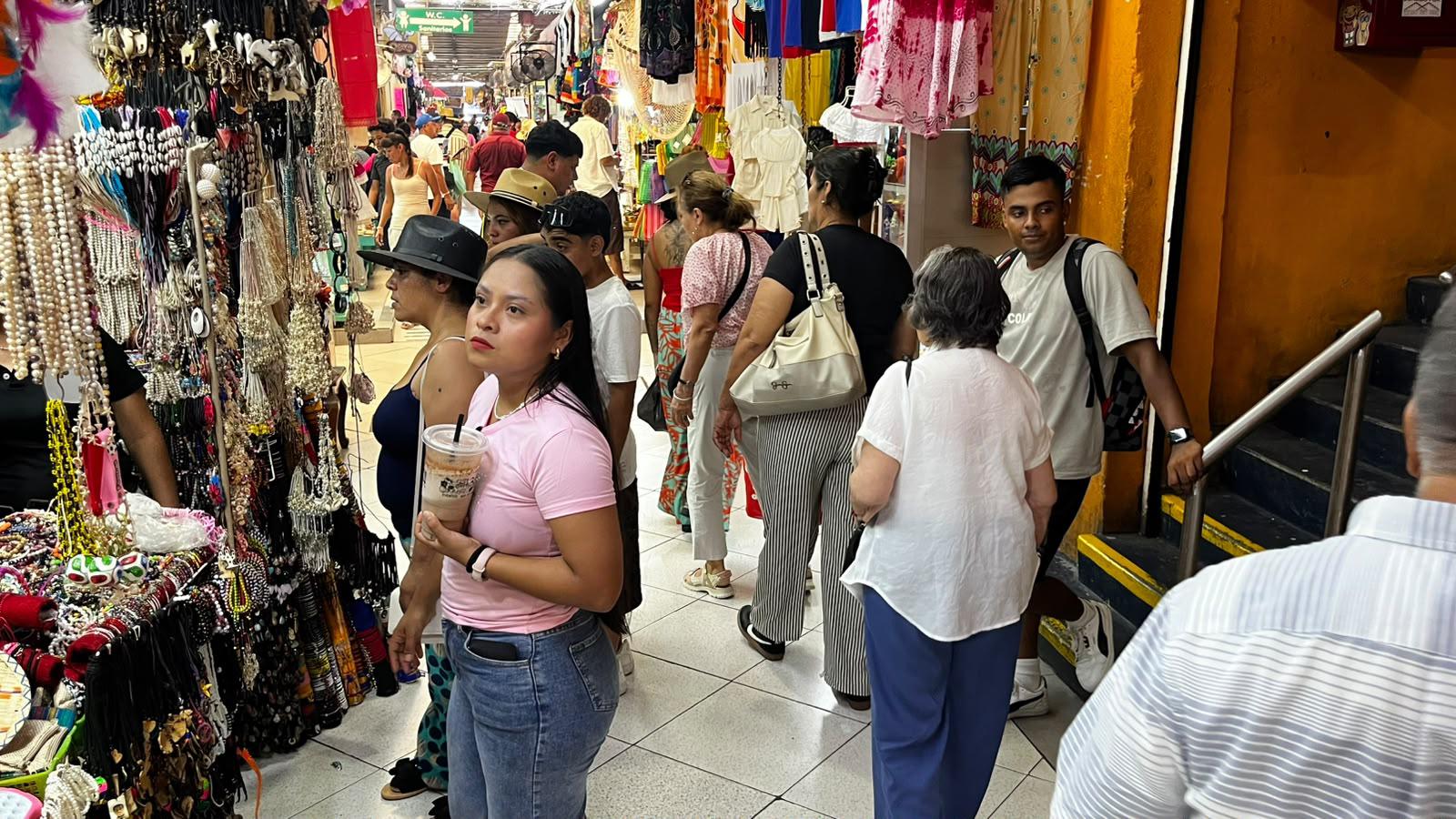 $!Centro de Mazatlán se reaviva con afluencia de turistas durante el fin de semana