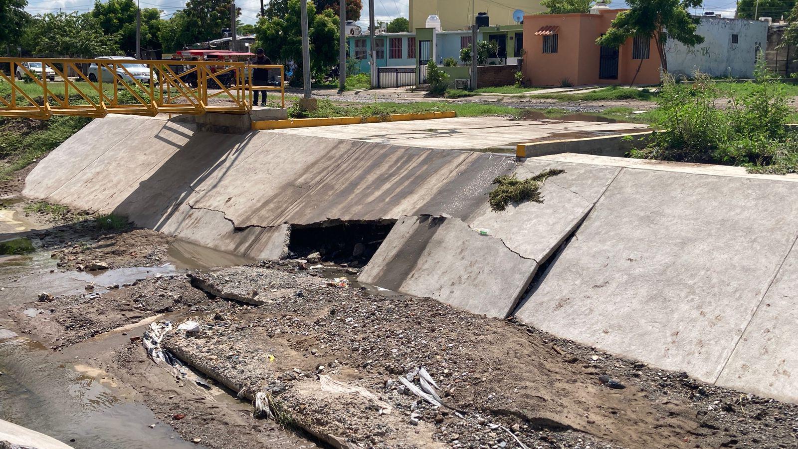 $!Colapsa revestimiento de canal en Mazatlán a dos meses de ser inaugurado